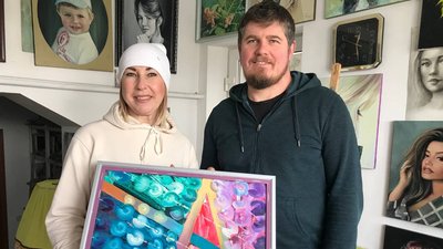 У Тернополі художники передали картини на підтримку онкохворих