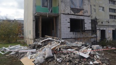 Щоб перезимувати: в Охтирці відновлюють пошкоджені через війну будинки Щоб перезимувати: в Охтирці відновлюють пошкоджені через війну будинки