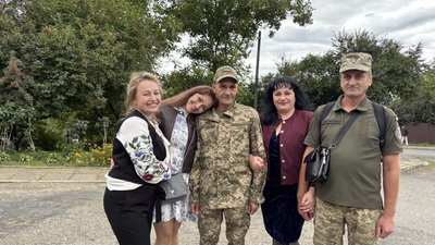 Андрій Левкович із рідними й містянами, 24 серпня 2025