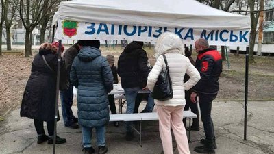 У Запоріжжі ліквідовують наслідки ракетної атаки У Запоріжжі ліквідовують наслідки ракетної атаки