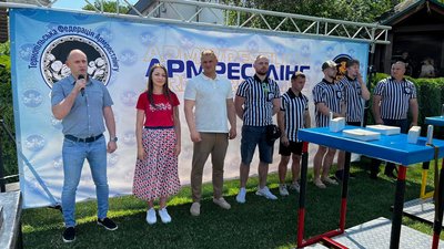 На Тернопільщині відбувся благодійний турнір з армрестлінгу На Тернопільщині відбувся благодійний турнір з армрестлінгу