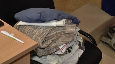 Непотрібний одяг, який принесли в Центр адаптації для бездомних Непотрібний одяг, який принесли в Центр адаптації для бездомних