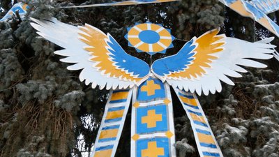 У центрі Луцька до свят офіційно відкрили "Ялинку незламності"