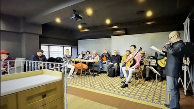 У Чернівцях в приміщенні "Української книги" запрацював заклад. Що кажуть орендарі та міськрада