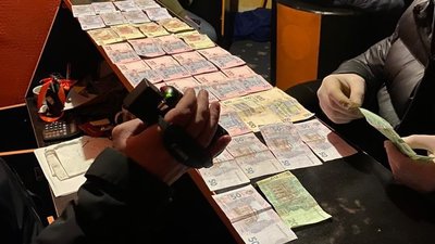 На Житомирщині закрили нелегальний гральний заклад На Житомирщині закрили нелегальний гральний заклад