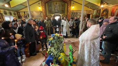 "Він сказав: "Буду до останнього". У Сумах попрощалися з воїном Олександром Коряковим "Він сказав: "Буду до останнього". У Сумах попрощалися з воїном Олександром Коряковим