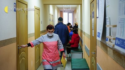 COVID-19: чи є черги на вакцинацію в столиці та області. Фоторепортаж COVID-19: чи є черги на вакцинацію в столиці та області. Фоторепортаж