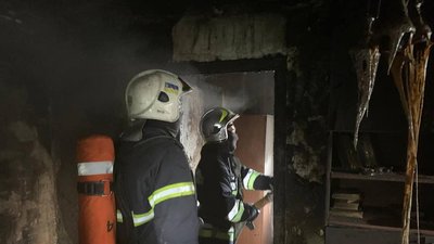 У Рівному пенсіонерка вистрибнула з третього поверху, рятуючись від пожежі У Рівному пенсіонерка вистрибнула з третього поверху, рятуючись від пожежі