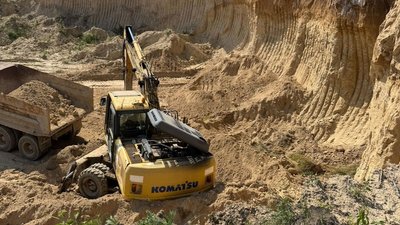 Керівника підприємства підозрюють у незаконному видобутку корисних копалин на Рівненщині