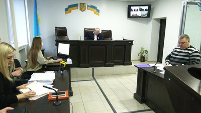 У Вільнянську триває розгляд справи щодо чоловіка, який підозрюється в розбещенні 8-річної дівчинки У Вільнянську триває розгляд справи щодо чоловіка, який підозрюється в розбещенні 8-річної дівчинки