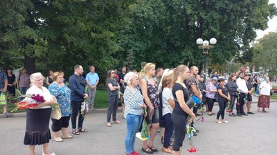 У Полтаві прощаються із трьома військовими, які загинули під час оборони України У Полтаві прощаються із трьома військовими, які загинули під час оборони України
