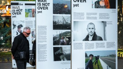 В одеському Міському саду відкрили фотовиставку "Війна ще не закінчилася" В одеському Міському саду відкрили фотовиставку "Війна ще не закінчилася"