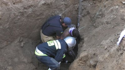 У Херсоні на будівництві засипало шаром землі робочого