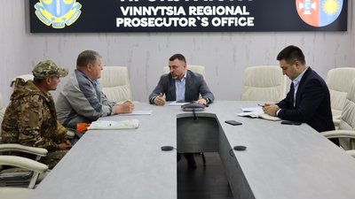 Олег Ткаленко зустрівся з Михайлом Савчуком та його адвокатом