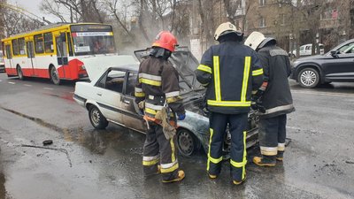 В Одесі спалахнув автомобіль: що каже водій