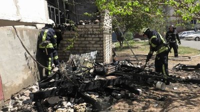 У Херсоні рятувальники ліквідували пожежу на балконі багатоповерхівки У Херсоні рятувальники ліквідували пожежу на балконі багатоповерхівки