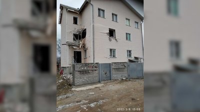 Обстріляний росіянами шестиквартирний будинок у Старому Білоусі у Чернігові: хто заплатить за обстеження Обстріляний росіянами шестиквартирний будинок у Старому Білоусі у Чернігові: хто заплатить за обстеження