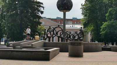 Фонтан біля стадіону "Ворскла" Фонтан біля стадіону "Ворскла"