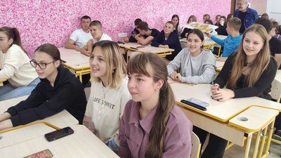 учні в класі учні в класі