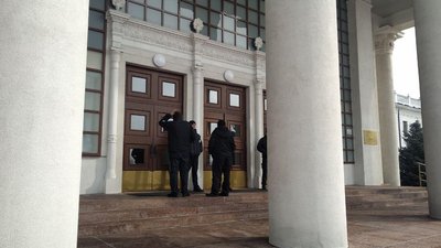 Літак з евакуйованими з Уханя українцями приземлився у Харкові