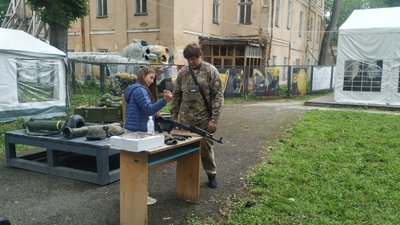 В Івано-Франківську на благодійному ярмарку діти збирають кошти на підтримку армії В Івано-Франківську на благодійному ярмарку діти збирають кошти на підтримку армії