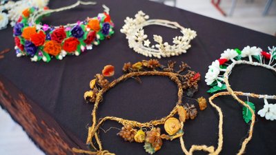 На Вінниччині відбувся майстер-клас із виготовлення традиційних воскових вінків На Вінниччині відбувся майстер-клас із виготовлення традиційних воскових вінків