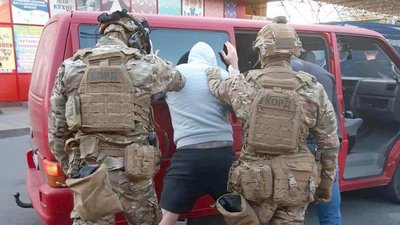 Члени угруповання пов’язані із «кримінальним світом» та мають судимості, а організатор групи так званий «наглядач» за областю, - поліція. Фото: ГУ НП у області