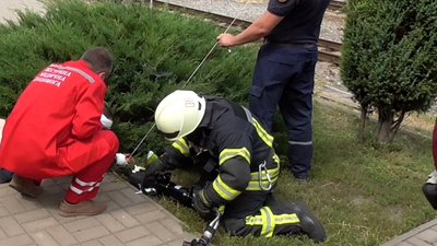 У Сумах рятувальники допомогли чоловіку, який нахромився на арматуру
