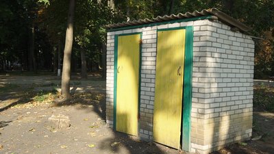 Мешканці міста на Вінниччині скаржаться на антисанітарію у громадських туалетах