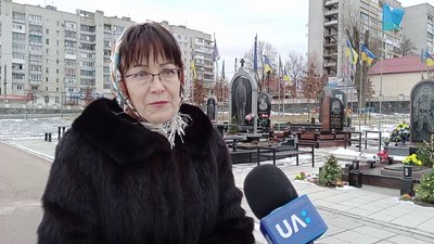 У Житомирі на військовому кладовищі вшанували пам'ять захисників Донецького аеропорту У Житомирі на військовому кладовищі вшанували пам'ять захисників Донецького аеропорту