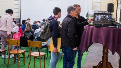 У Бердичеві відновив роботу вечірній кінотеатр вихідного дня просто неба У Бердичеві відновив роботу вечірній кінотеатр вихідного дня просто неба