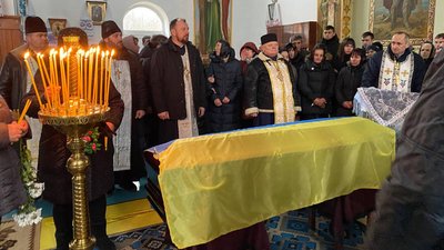 "Коня купив, мріяв працювати на землі": на Волині попрощалися з 49-річним військовим "Коня купив, мріяв працювати на землі": на Волині попрощалися з 49-річним військовим