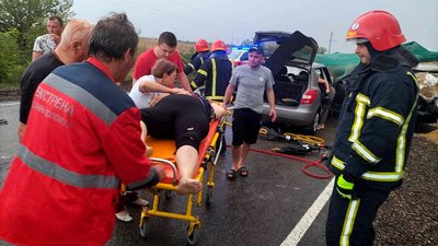 Загинула дорогою до лікарні: на Миколаївщині після ДТП жінку затиснуло в автівці
