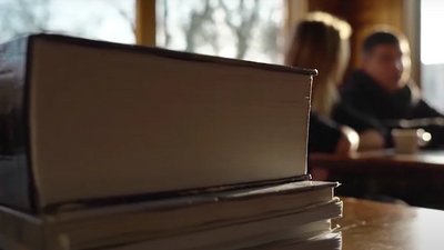 "Поетична шафа": як херсонська журналістка об'єднала творчих людей