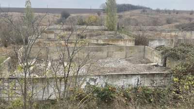 "Запахи й підтоплення". "Запахи й підтоплення".