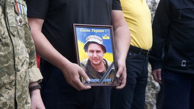"Ми мріяли повернутись додому": на Одещині попрощалися із загиблим військовим медиком "Ми мріяли повернутись додому": на Одещині попрощалися із загиблим військовим медиком