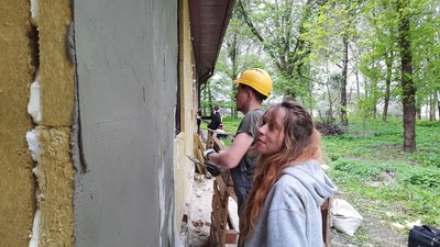 На Львівщині волонтери ремонтують будинок для літніх людей