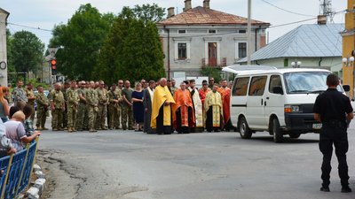 На Тернопільщині попрощалися з трьома бійцями На Тернопільщині попрощалися з трьома бійцями