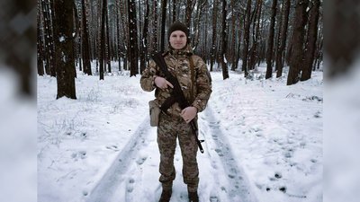 На Чернігівщині поховали двох військових, які загинули під час заходу російської ДРГ На Чернігівщині поховали двох військових, які загинули під час заходу російської ДРГ