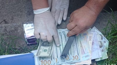 "Допомагав" в ухиленні від мобілізації: посадовця військомату затримали на хабарі "Допомагав" в ухиленні від мобілізації: посадовця військомату затримали на хабарі