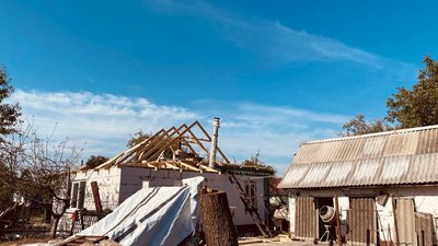 "Морально важко": як у селі на Черкащині відновлюють будинки після удару "шахедом" "Морально важко": як у селі на Черкащині відновлюють будинки після удару "шахедом"