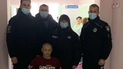 У Хмельницькому правоохоронці здійснили мрію онкохворого хлопчика