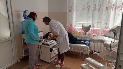 Народжуються під обстрілами. 19 миколаївських немовлят з'явилися на світ у бомбосховищі