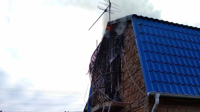 На Дніпропетровщині горить житловий будинок (ФОТО) На Дніпропетровщині горить житловий будинок (ФОТО)