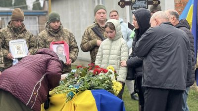 Прощання із загиблим військовим у селі Хлистунівка