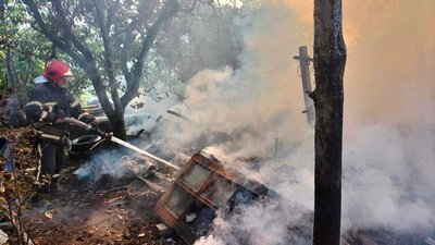 Господарча споруда та суха трава. Рятувальники п'ять разів гасили пожежі на Миколаївщині Господарча споруда та суха трава. Рятувальники п'ять разів гасили пожежі на Миколаївщині