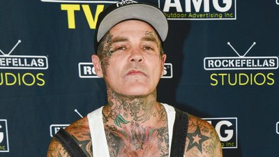 Фронтмен гурту Crazy Town Сет Бінзер помер у віці 49 років