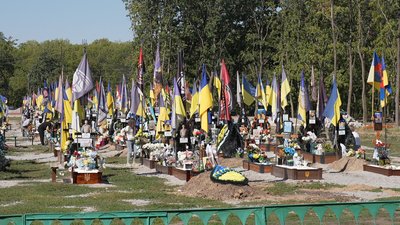 У Кропивницькому вшанували загиблих захисників і захисниць У Кропивницькому вшанували загиблих захисників і захисниць