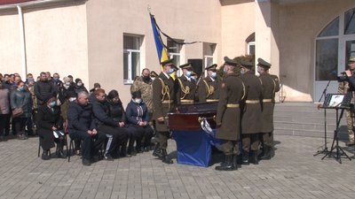 На Дніпропетровщині попрощалися з бійцем 10-ї окремої гірсько-штурмової бригади Сергієм Гайченком