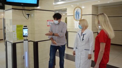 У львівській лікарні тестують пристрій для безконтактного вимірювання температури